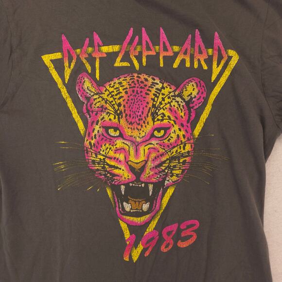 Def Leppard Band Graphic Short Sleeve Crew Neck Shirt Womens Size Small S Gray - Picture 4 of 9